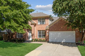 The staycation, 4 beds-3 baths, with pool and hot tub near AT&T stadium, 20 mins to Dallas and Fort Worth